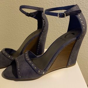 Never worn Guess Shoes